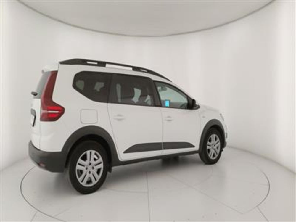 Dacia Jogger usata a Bari (8)