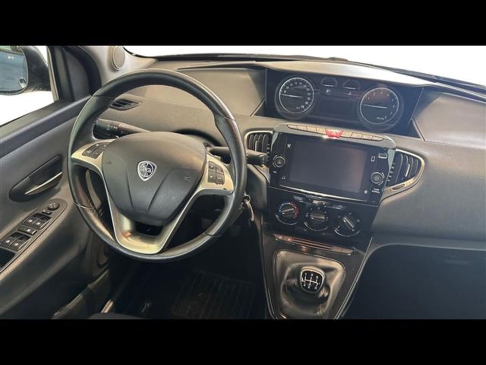 Lancia Ypsilon usata a Viterbo (11)