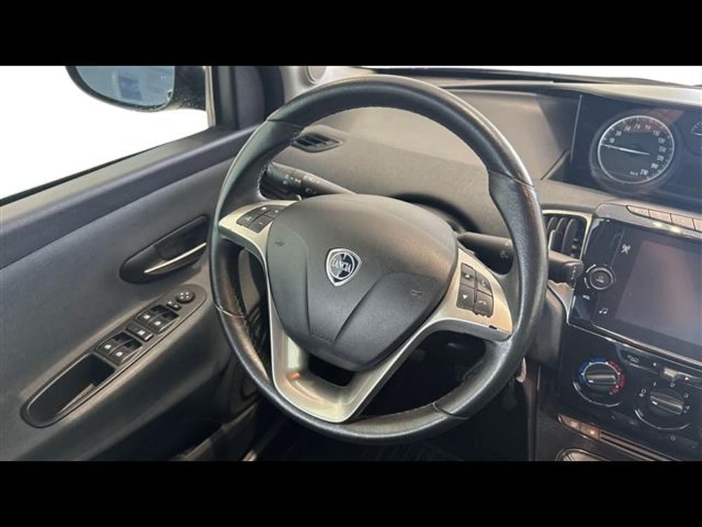 Lancia Ypsilon usata a Viterbo (12)