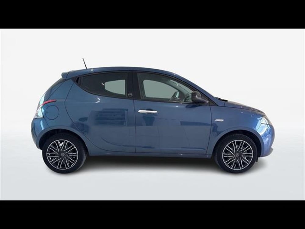 Lancia Ypsilon usata a Viterbo (2)