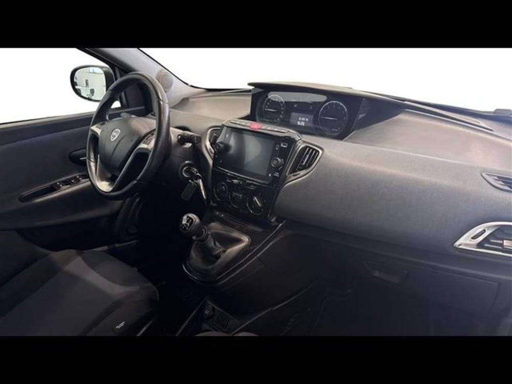 Lancia Ypsilon usata a Viterbo (7)