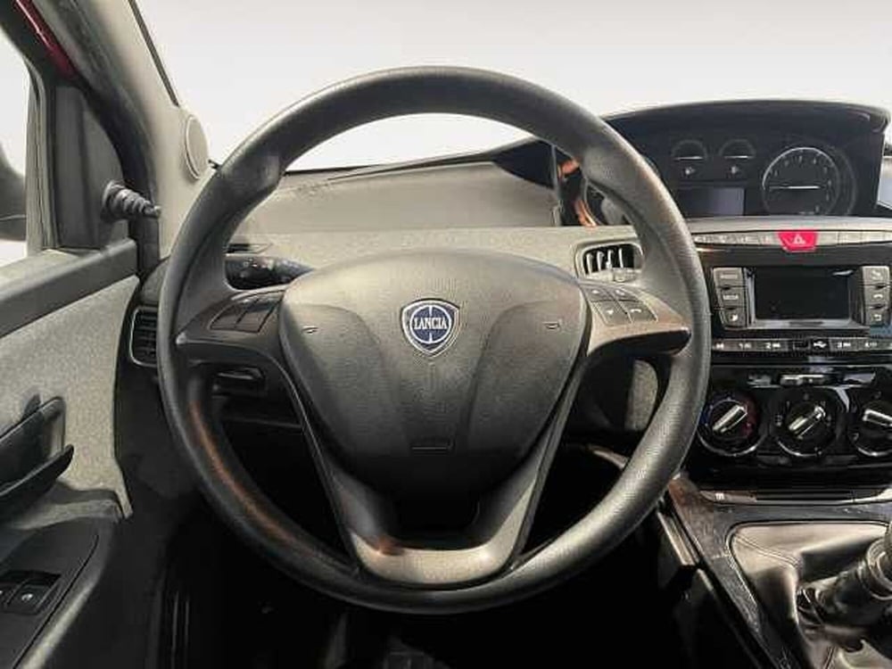 Lancia Ypsilon usata a Ravenna (11)