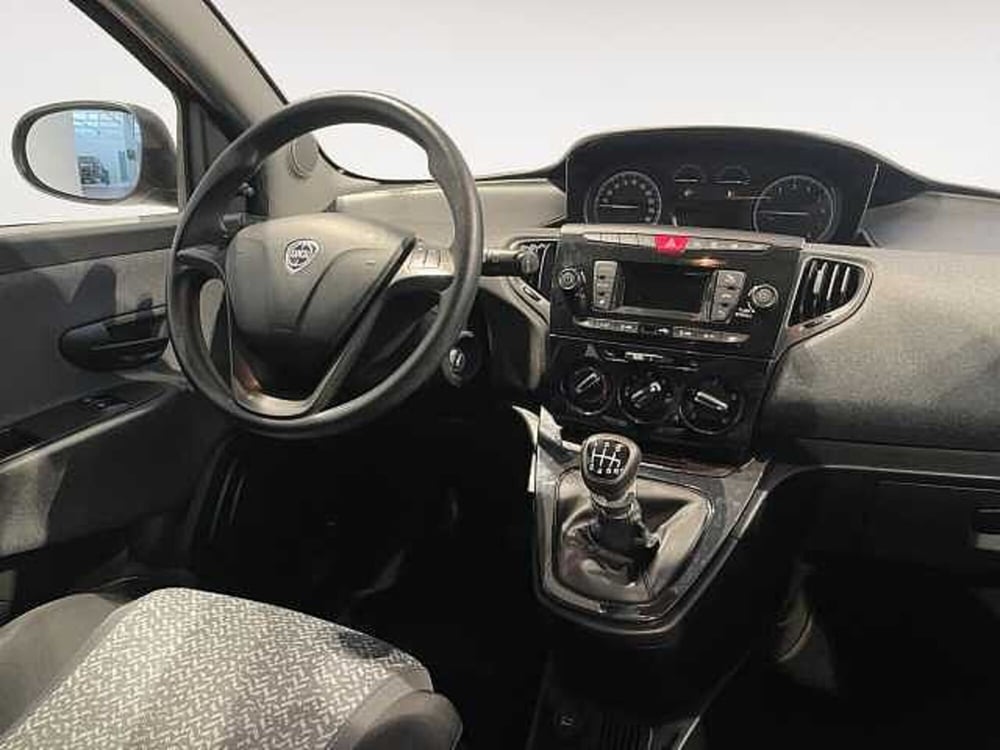 Lancia Ypsilon usata a Ravenna (7)