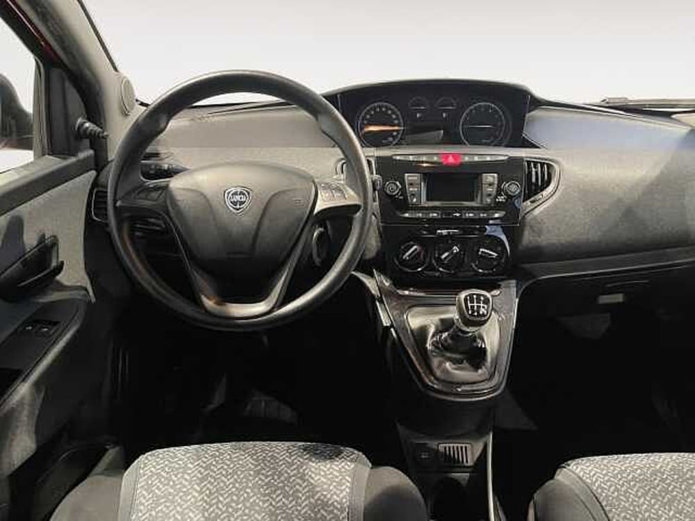 Lancia Ypsilon usata a Ravenna (8)