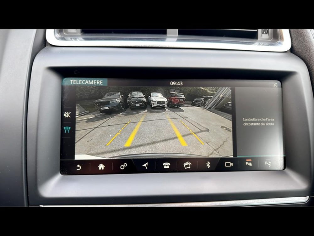 Jaguar E-Pace usata a Varese (11)
