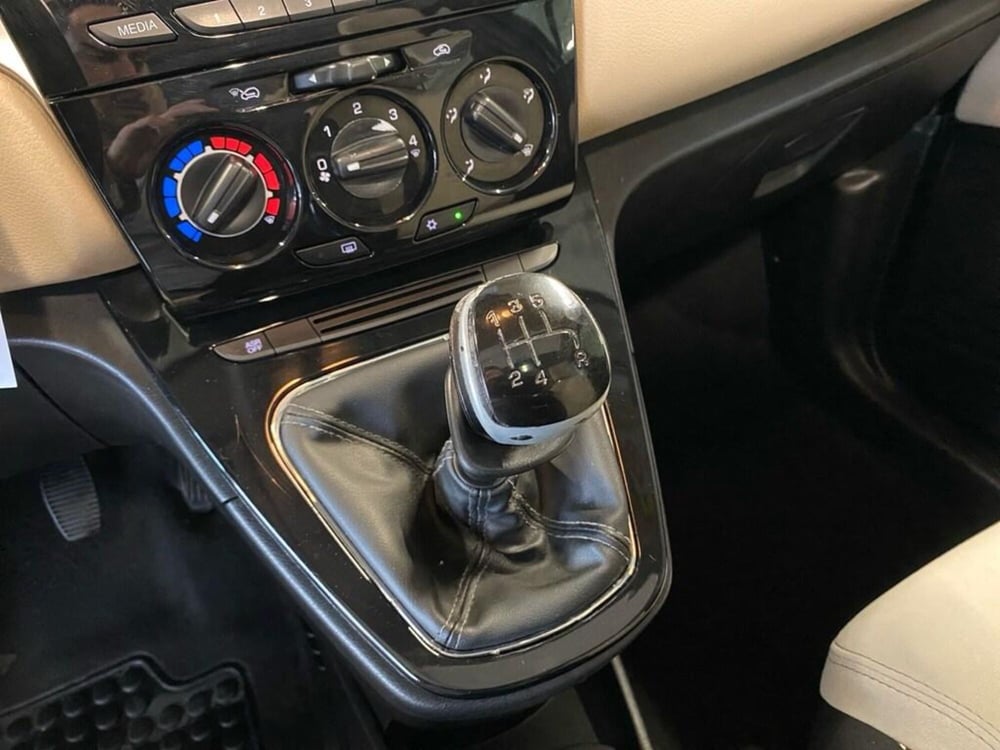 Lancia Ypsilon usata a Torino (11)