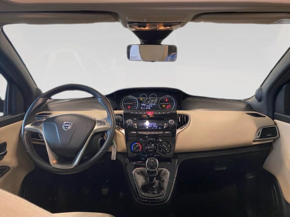 Lancia Ypsilon usata a Torino (5)
