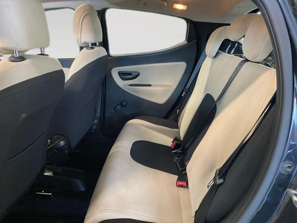 Lancia Ypsilon usata a Torino (7)