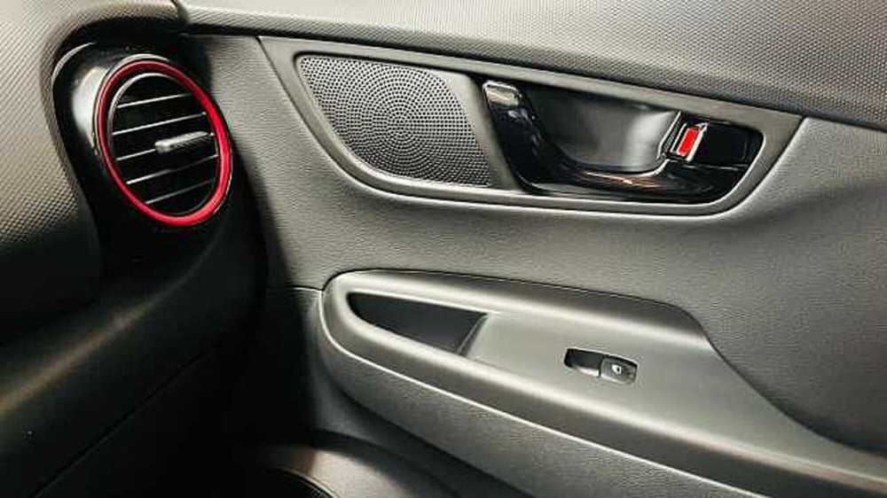 Hyundai Kona usata a Milano (12)