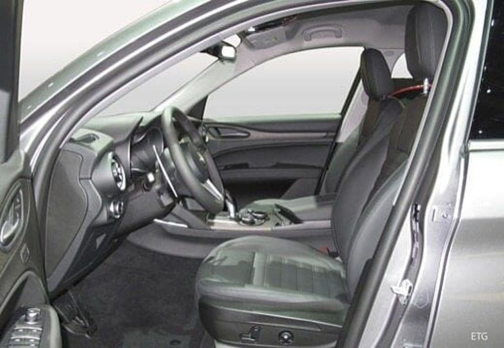 Alfa Romeo Stelvio usata a Potenza (12)