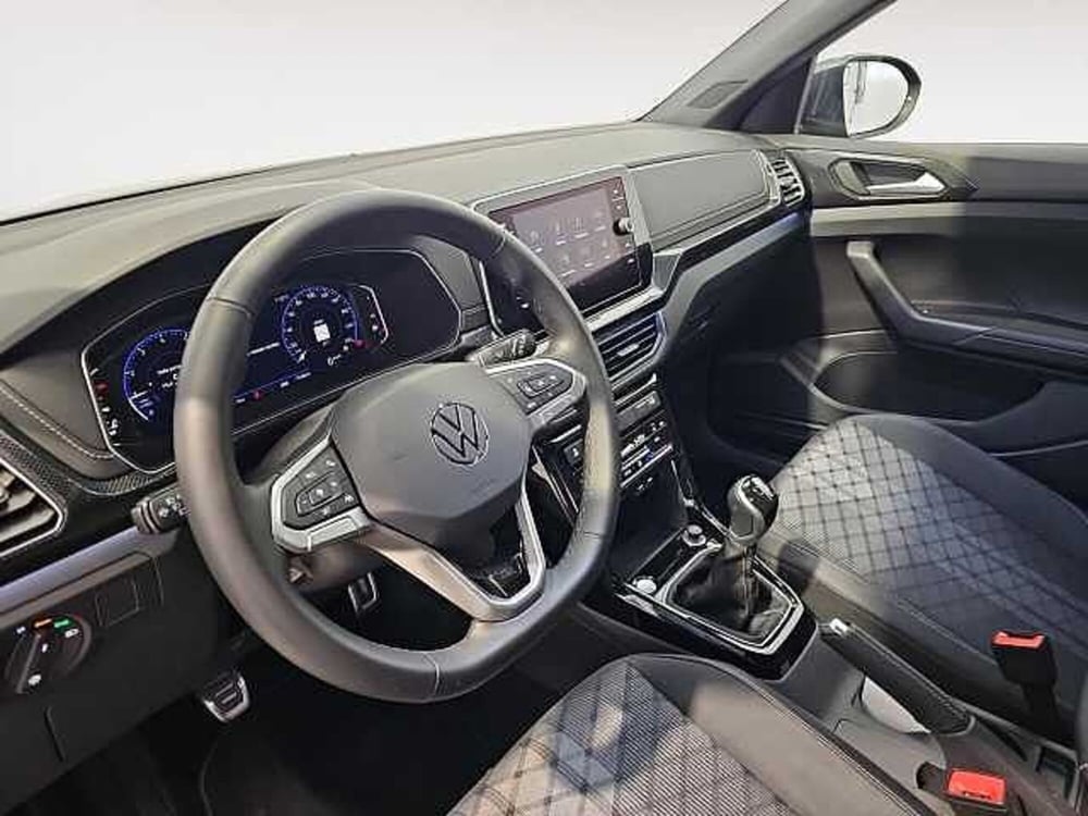 Volkswagen T-Cross usata a Lecco (15)
