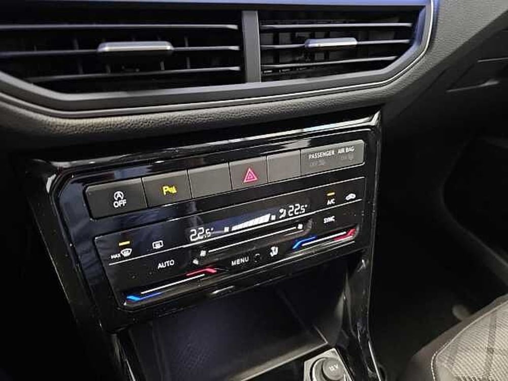 Volkswagen T-Cross usata a Lecco (18)