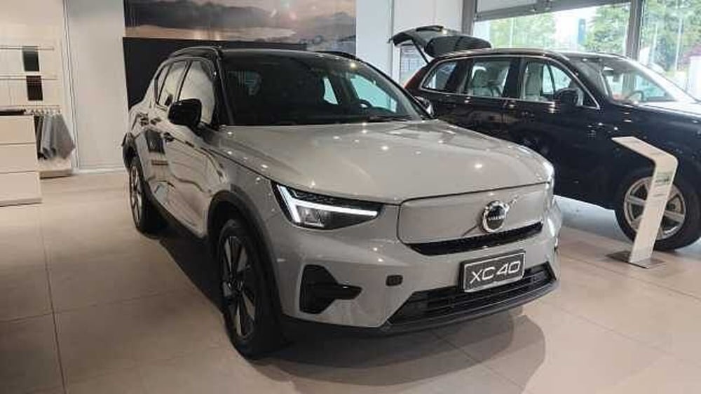 Volvo EX40 nuova a Milano