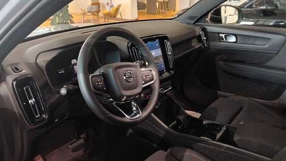 Volvo EX40 nuova a Milano (7)