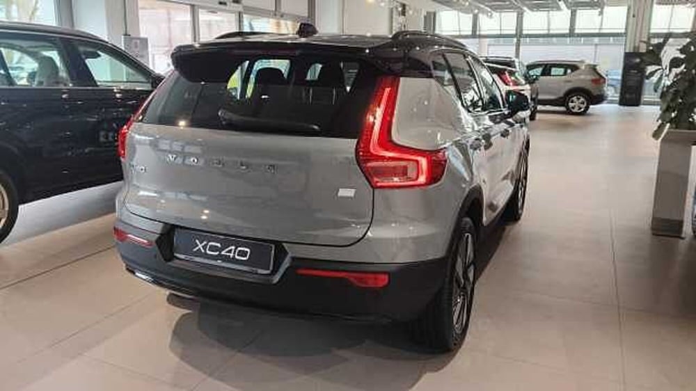Volvo EX40 nuova a Milano (3)