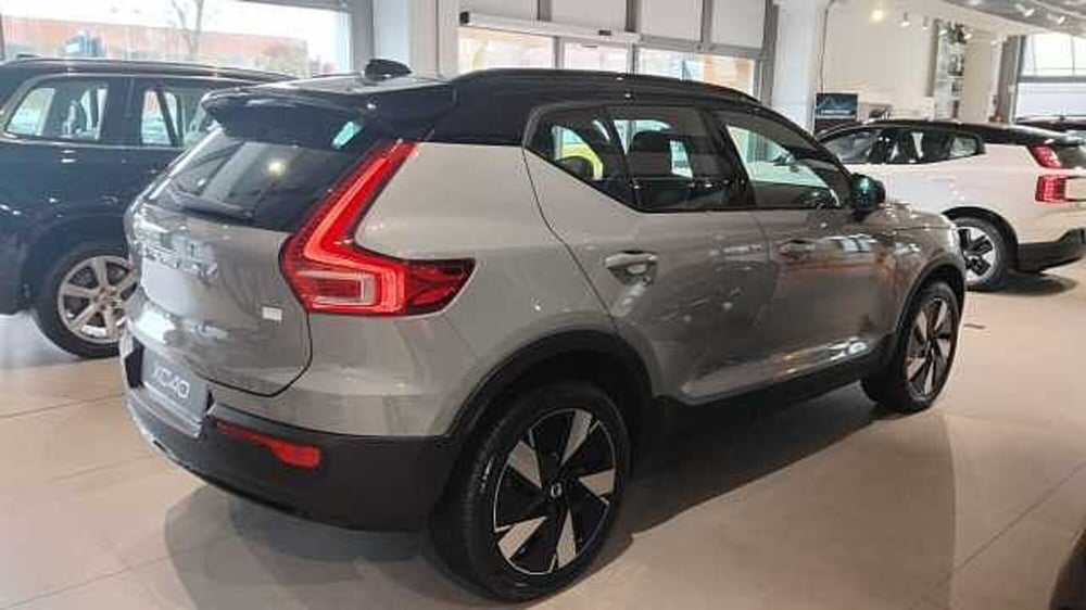 Volvo EX40 nuova a Milano (4)