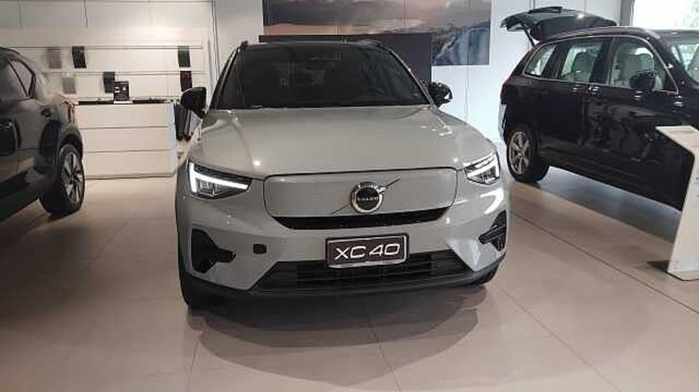 Volvo EX40 nuova a Milano (5)