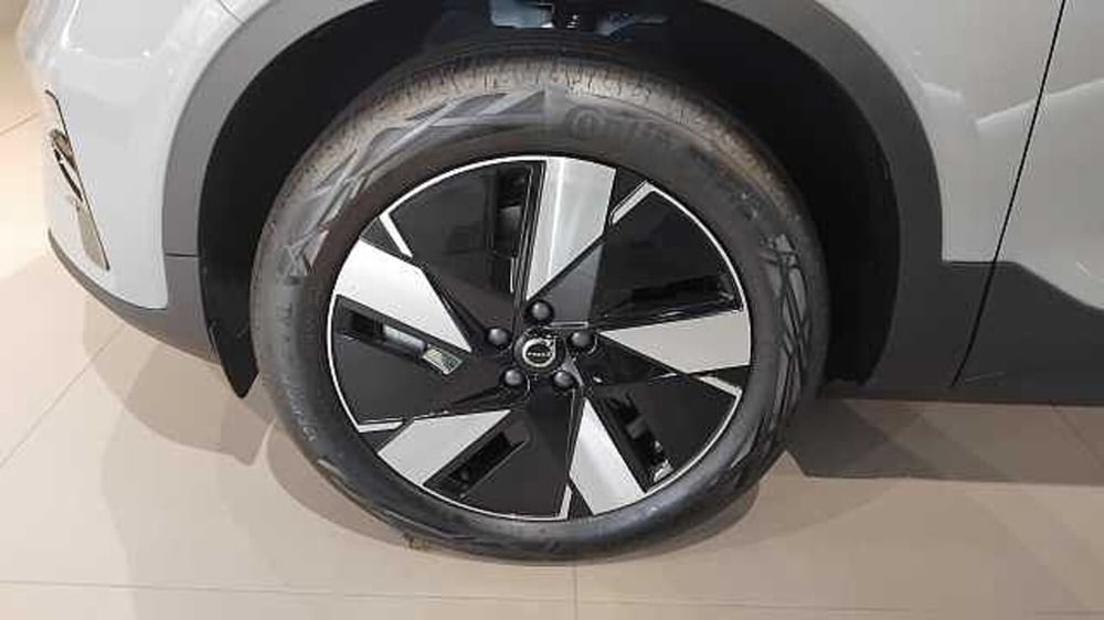 Volvo EX40 nuova a Milano (6)