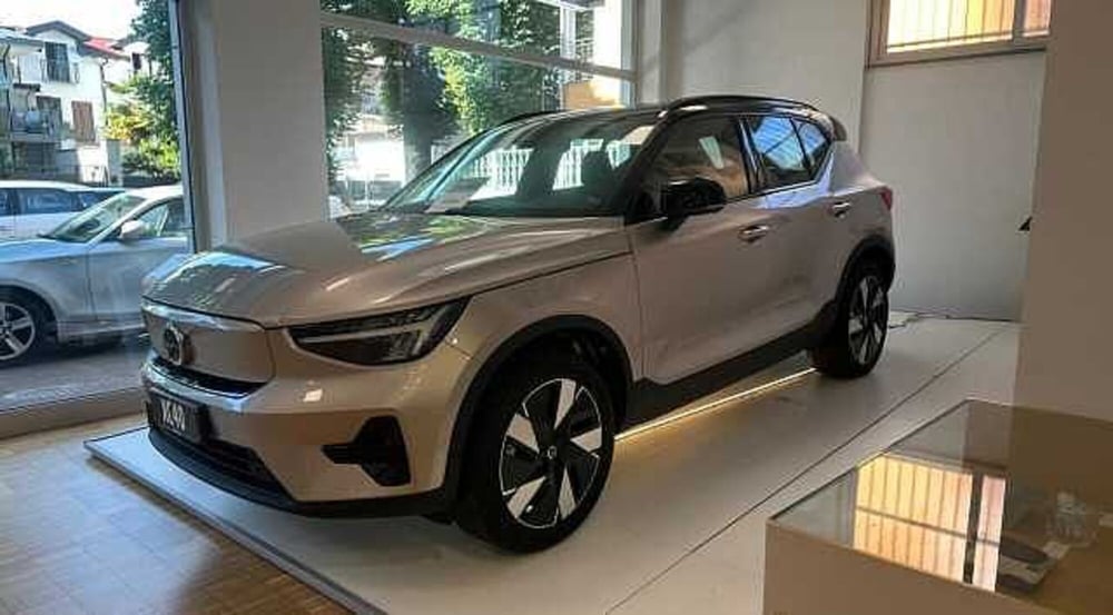 Volvo EX40 nuova a Milano