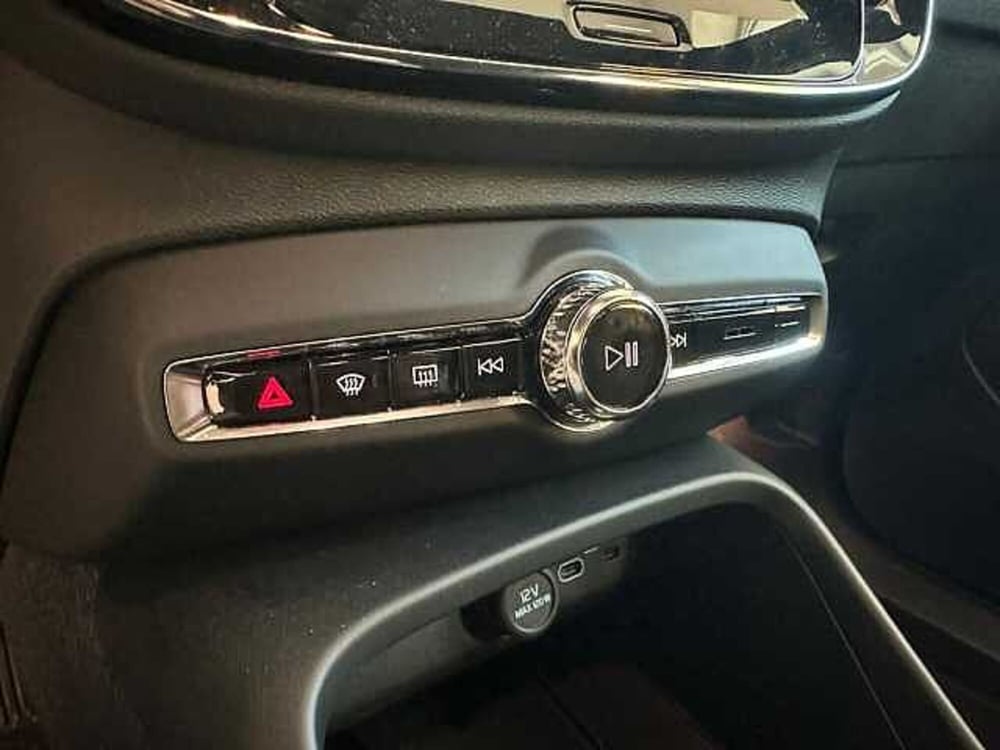 Volvo EX40 nuova a Milano (13)