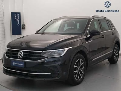 Volkswagen Tiguan 2.0 TDI SCR Life del 2021 usata a Busto Arsizio