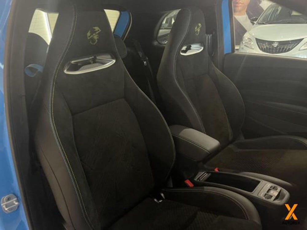Abarth 500e nuova a Varese (12)