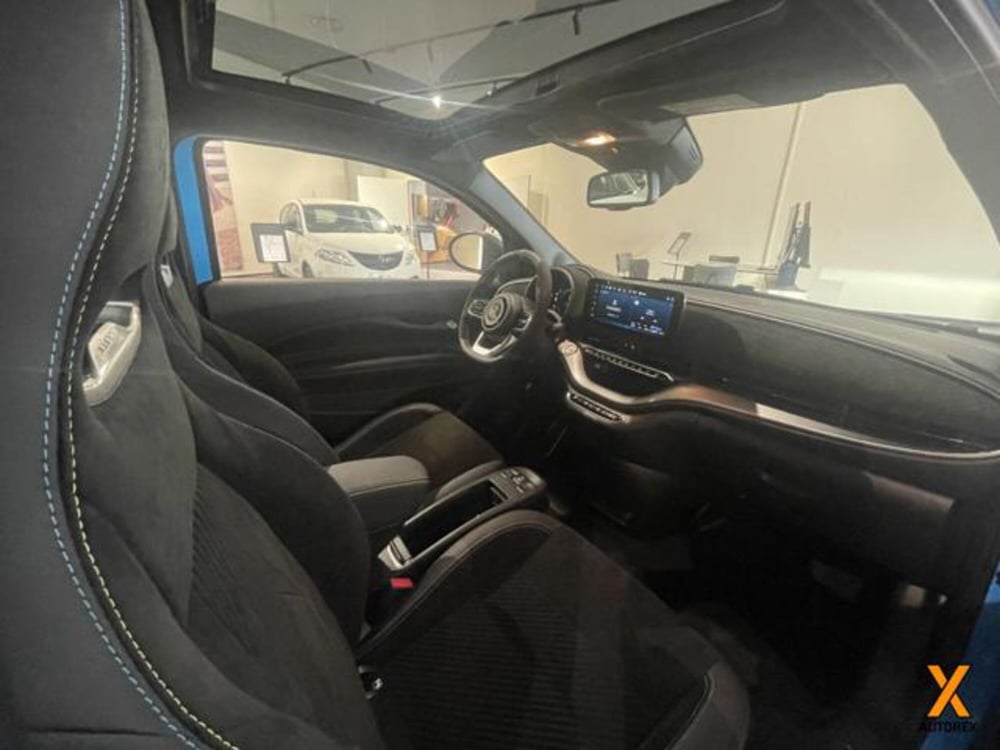 Abarth 500e nuova a Varese (13)