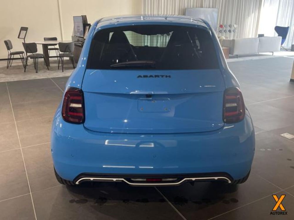 Abarth 500e nuova a Varese (7)