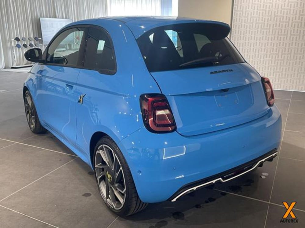 Abarth 500e nuova a Varese (8)