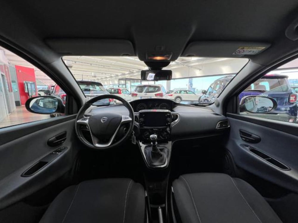 Lancia Ypsilon usata a Modena (7)