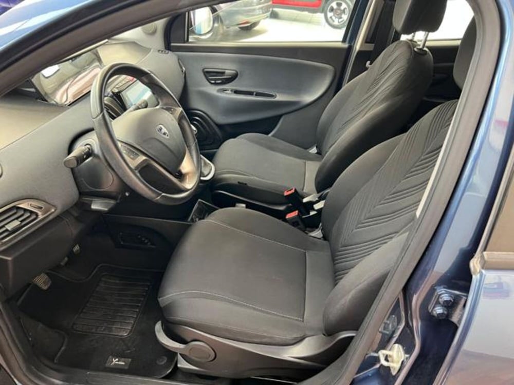 Lancia Ypsilon usata a Modena (9)
