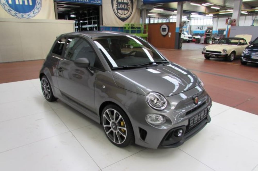 Abarth 695 nuova a Milano (2)