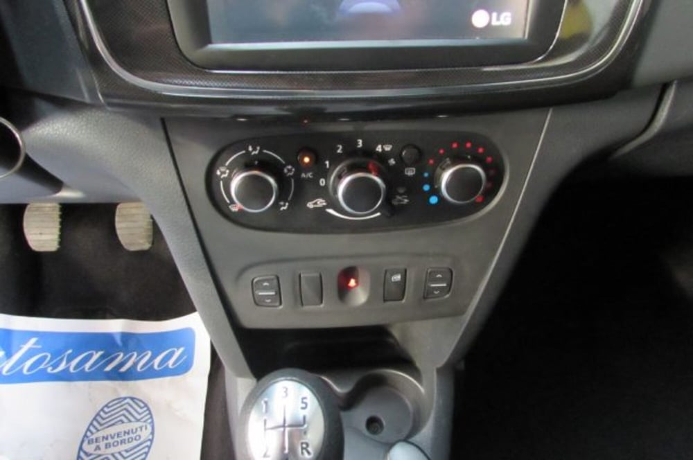 Dacia Sandero usata a Milano (10)