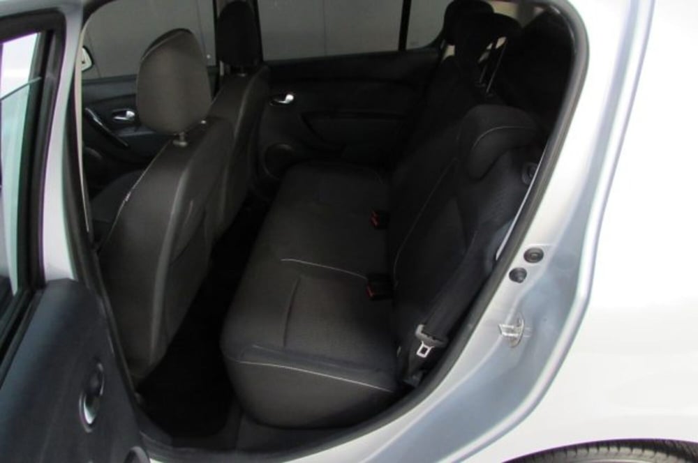 Dacia Sandero usata a Milano (13)