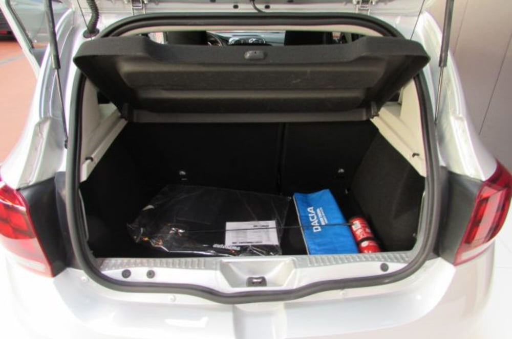 Dacia Sandero usata a Milano (14)