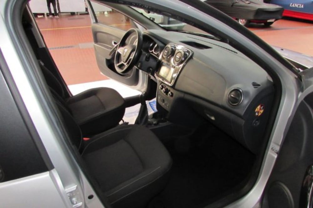 Dacia Sandero usata a Milano (16)