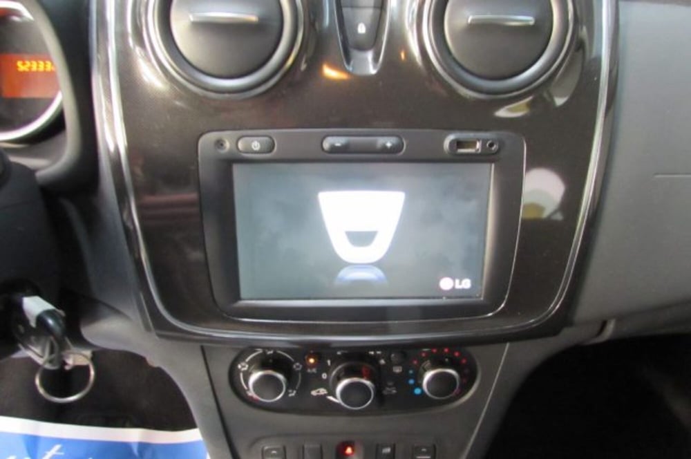 Dacia Sandero usata a Milano (9)