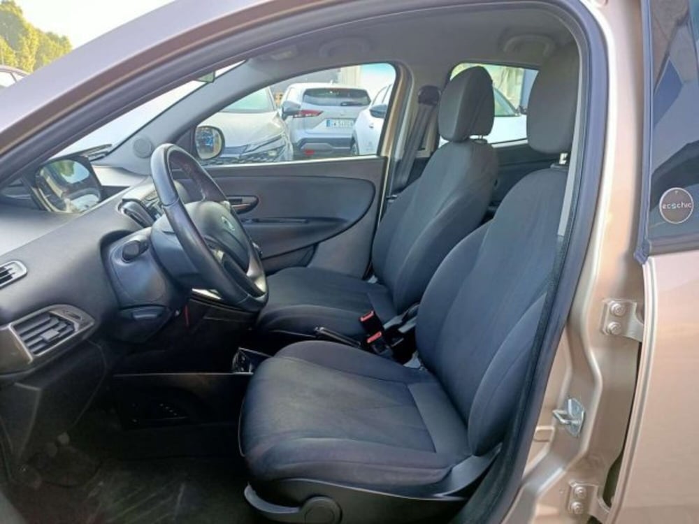 Lancia Ypsilon usata a Firenze (12)
