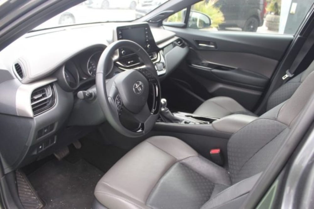 Toyota Toyota C-HR usata a Roma (8)