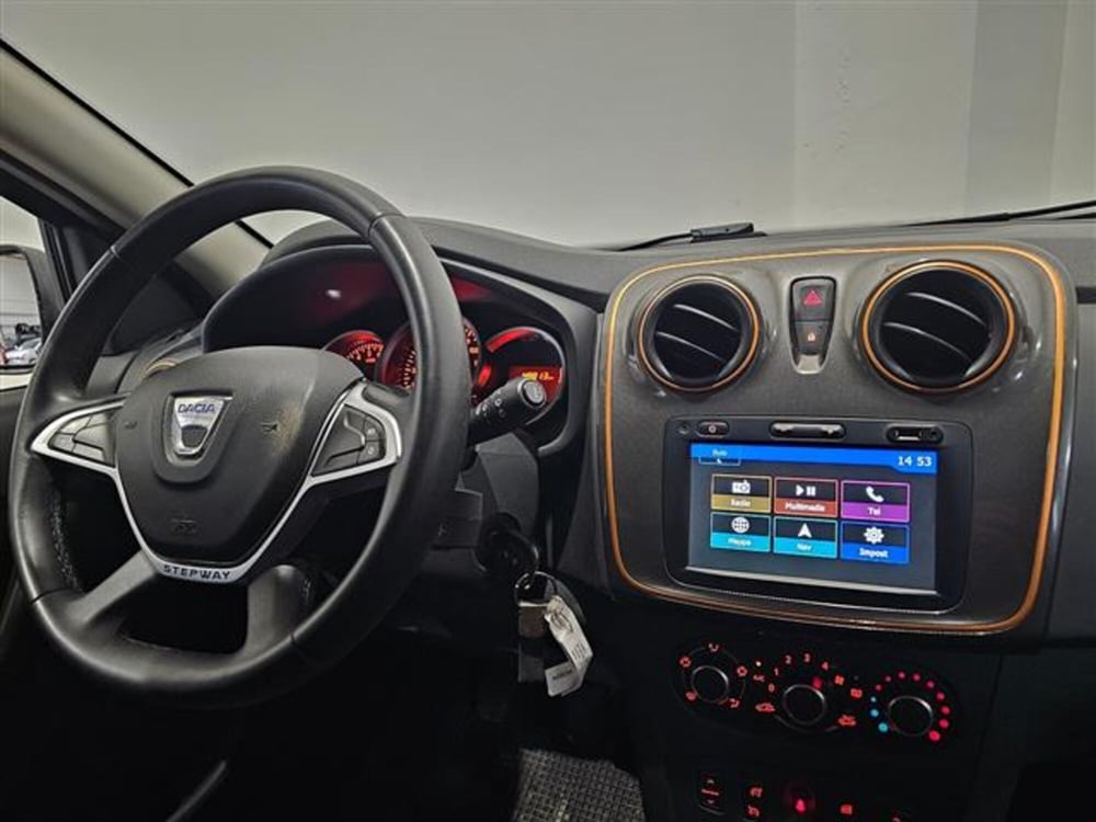 Dacia Logan usata a Palermo (11)