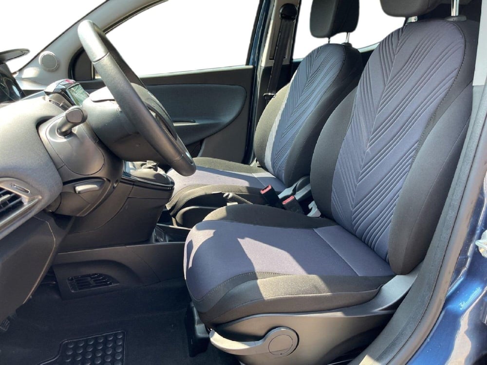 Lancia Ypsilon usata a Torino (10)