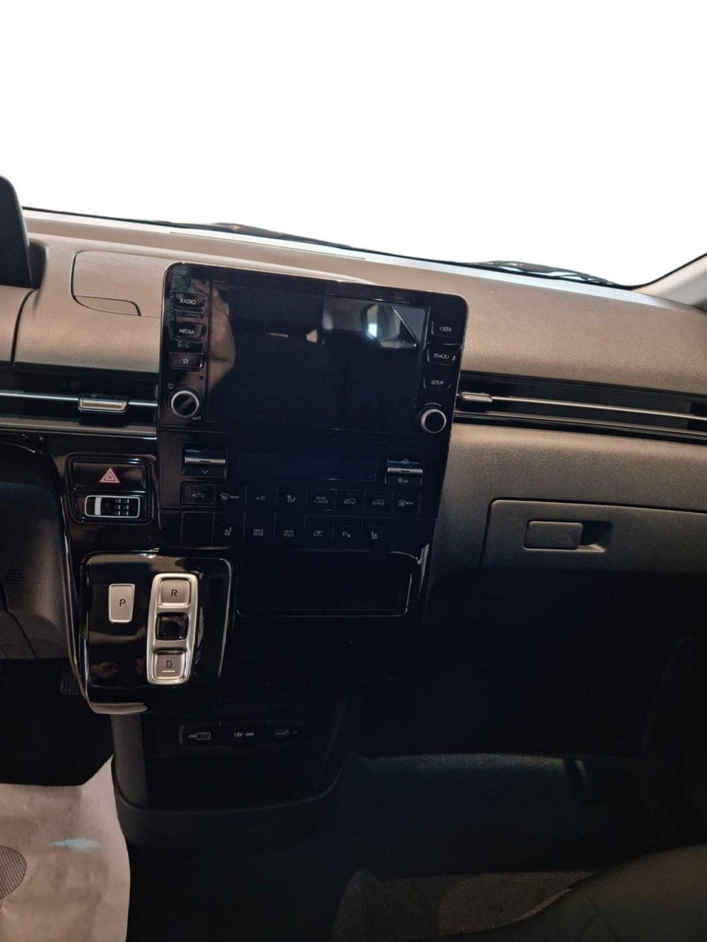Hyundai Staria nuova a Pistoia (14)