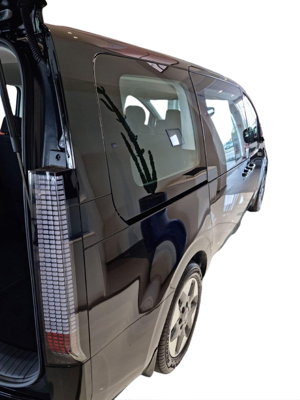 Hyundai Staria nuova a Pistoia (18)