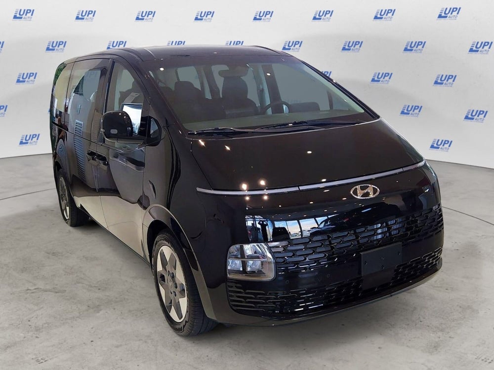 Hyundai Staria nuova a Pistoia (2)