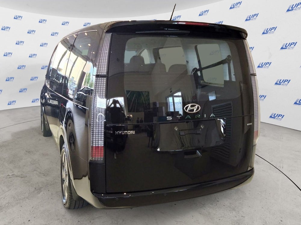 Hyundai Staria nuova a Pistoia (3)