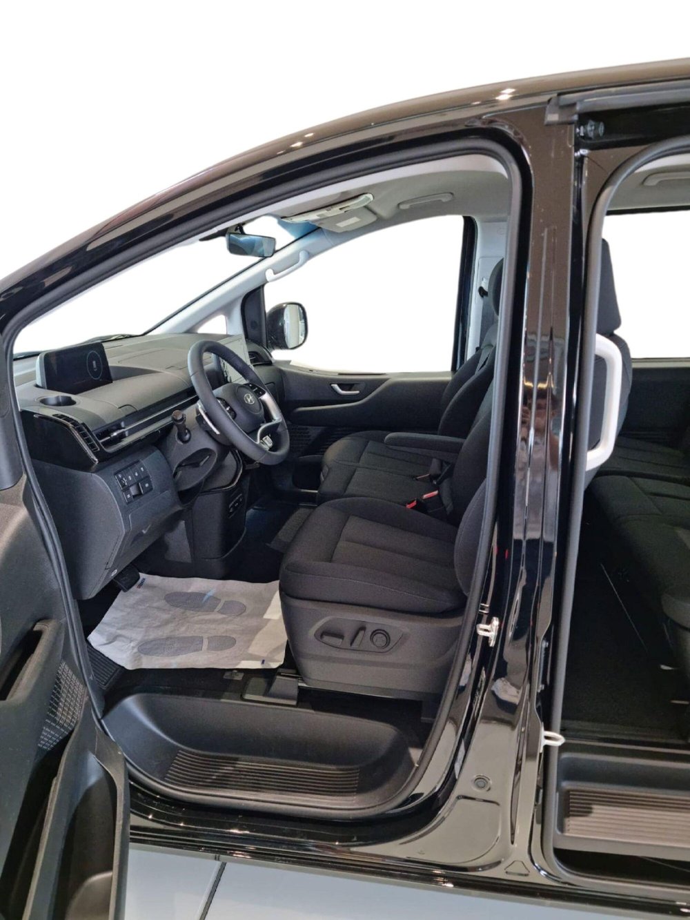 Hyundai Staria nuova a Pistoia (5)