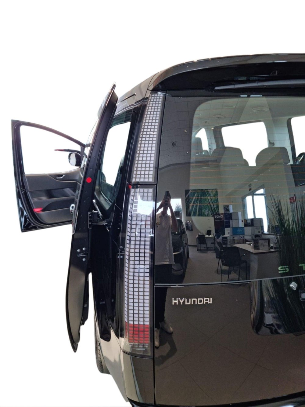 Hyundai Staria nuova a Pistoia (9)