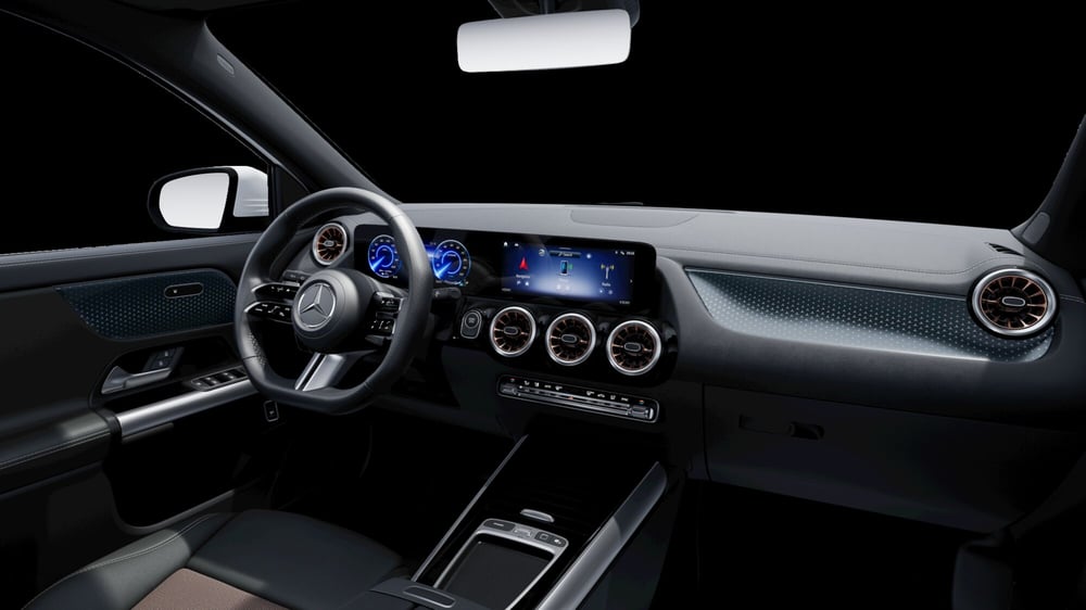 Mercedes-Benz EQA nuova a Milano (5)