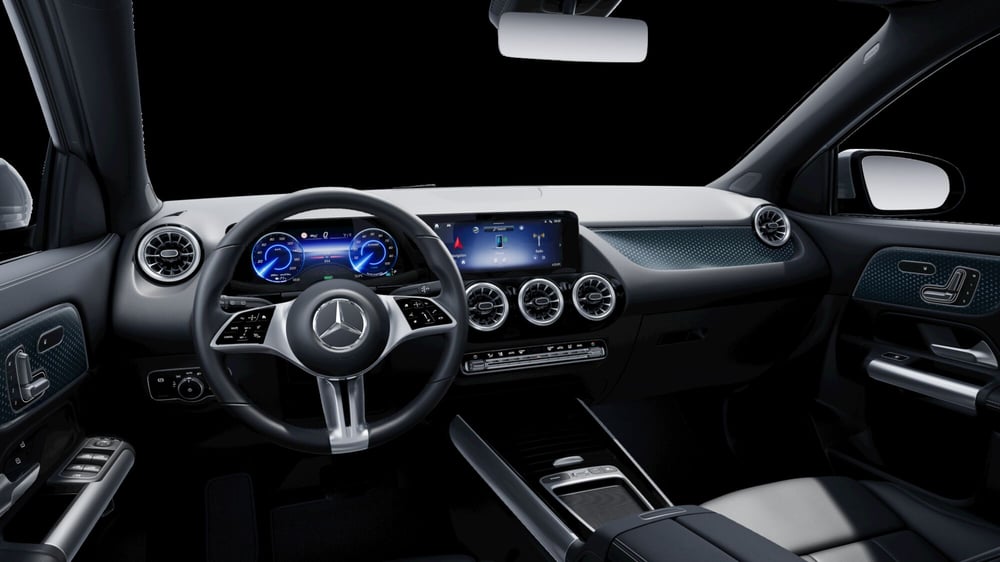 Mercedes-Benz EQA nuova a Milano (8)