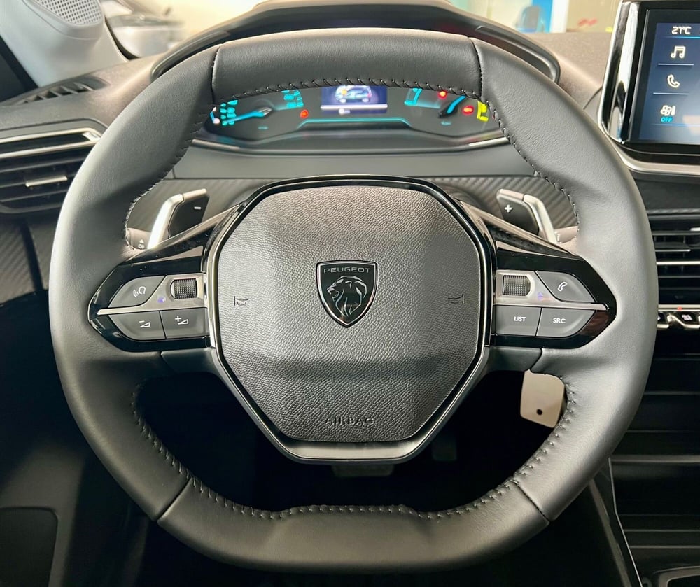 Peugeot 208 nuova a Bari (18)